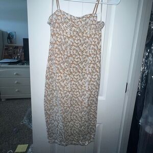 Mid-length form fitted dress with ditsy white flowers